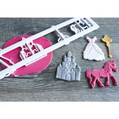 Découpoir pâte à sucre 4 empreintes princesse