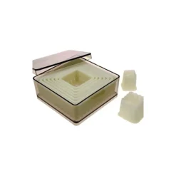 9 Découpoirs carrés cannelés assortis