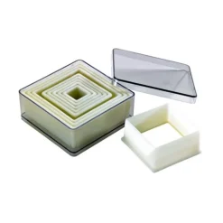 9 Découpoirs carrés lisse assortis