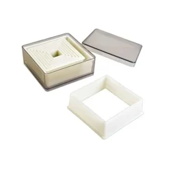 9 Découpoirs carrés lisses assortis