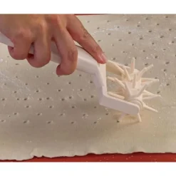 Rouleau pique pâte plastique 12 cm